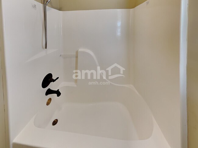 Building Photo - 103 Oakwind Pky