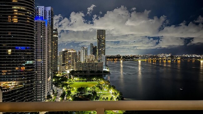 Building Photo - 1717 N Bayshore Dr