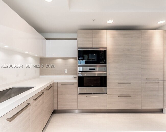 Building Photo - 17301 Biscayne Blvd