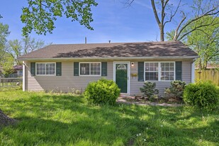 Building Photo - 1604 Parklane Dr