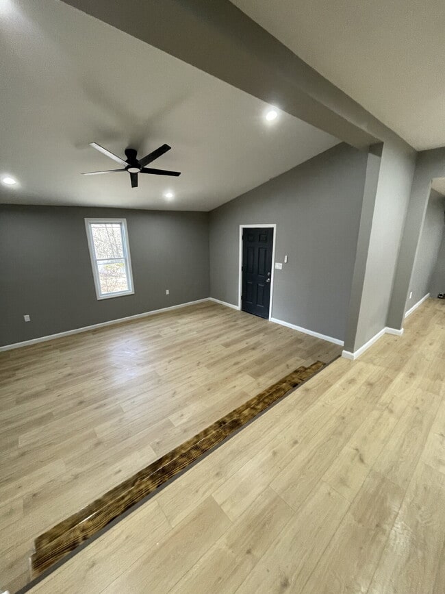 Building Photo - 4 Bedroom 2 bath new Renovation in West Mifflin