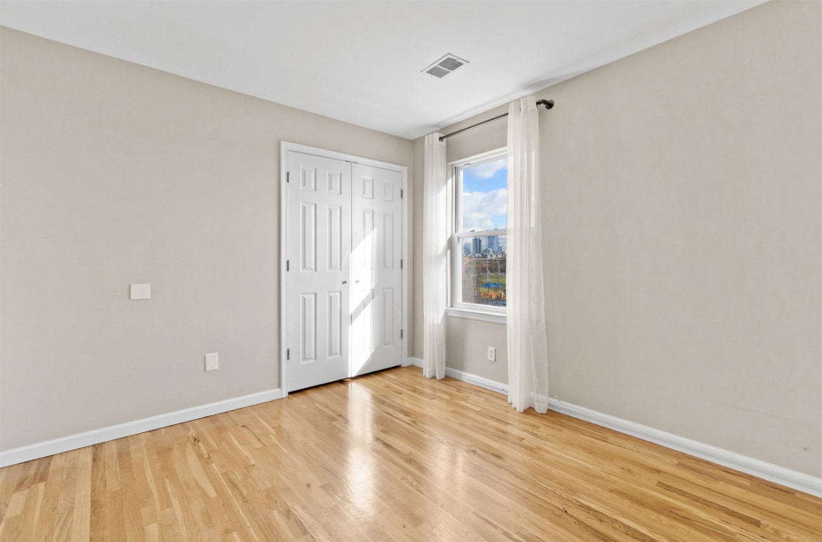 Building Photo - 431 Bramhall Ave