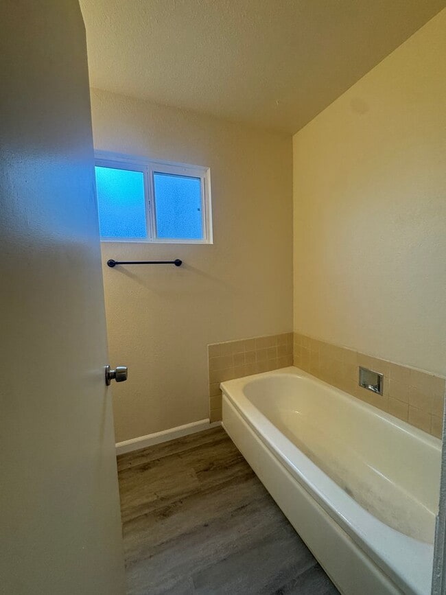 Building Photo - Charming 3 Bedroom, 2 Bathroom Located in Rancho Cordova.