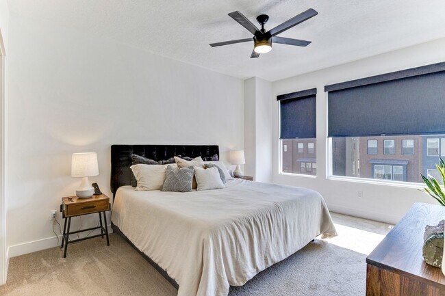 Building Photo - Beautiful Townhome in Daybreak