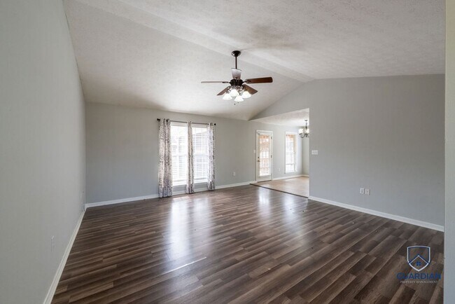 Building Photo - Lovely Southside subdivision living