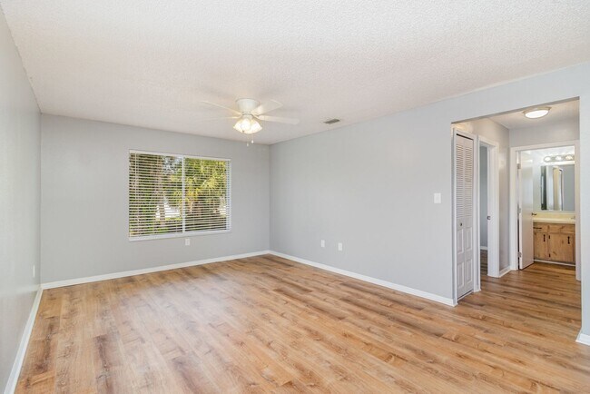 Building Photo - 2290-2296 Fox Hollow Dr.
