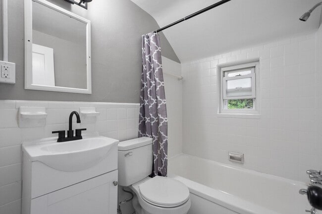 Building Photo - 28 Wenzell Pl