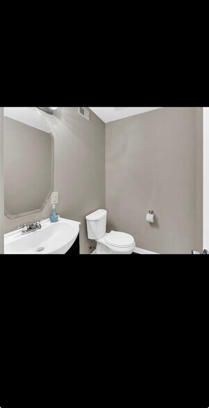 Building Photo - 163 Binnacle Ct