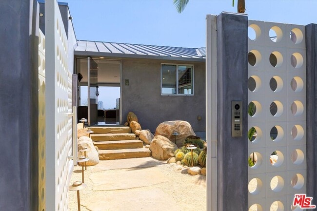 Building Photo - 11001 Wrightwood Pl