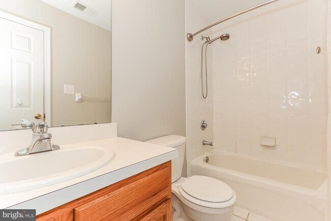 Building Photo - 53 Malsbury St