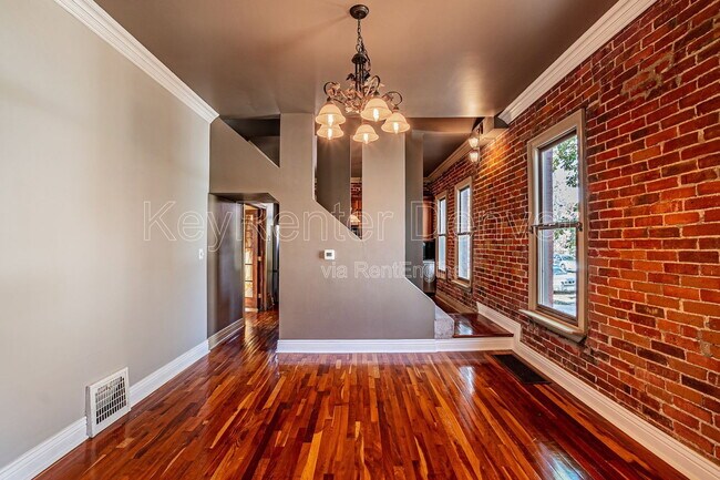 Building Photo - 2105 W 31st Ave