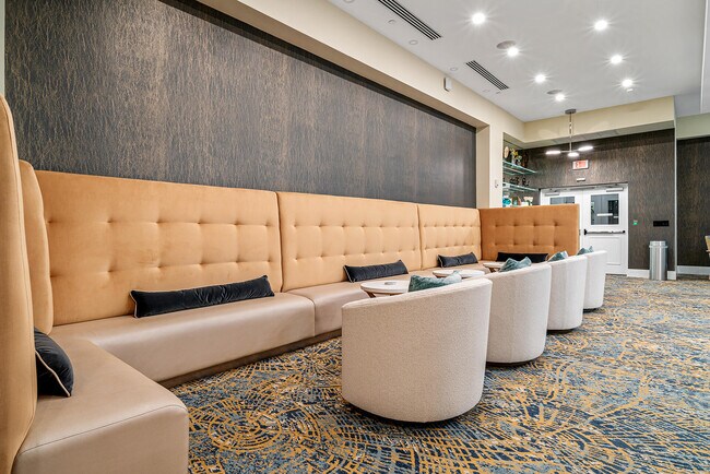 Building Photo - 701 S Olive Ave