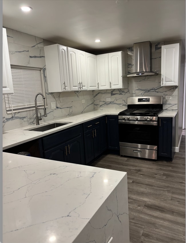 Building Photo - Beautifully Updated 2-Bedroom Home in East Chicago