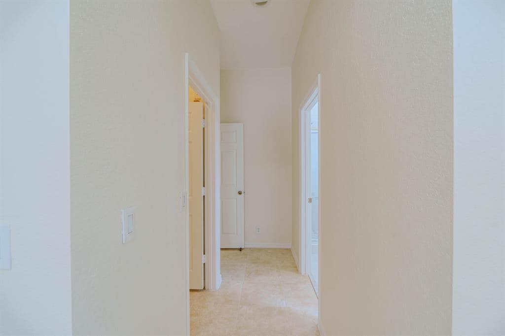 Building Photo - 5733 NW 119th Dr