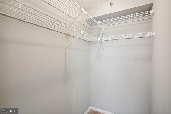 Building Photo - 10101 Grosvenor Pl