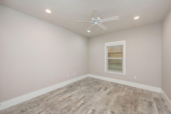 Building Photo - 518 Sibert Ave