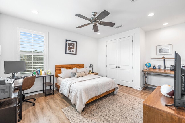 Building Photo - 229 Windrow Way