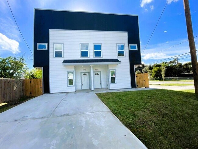 Building Photo - 999 Marjorie St