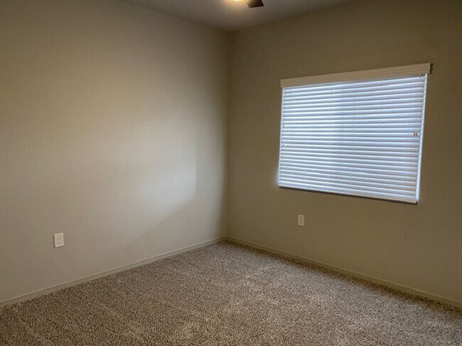 Building Photo - Modern 3 Br., 2.5 Ba., in NE Albuquerque