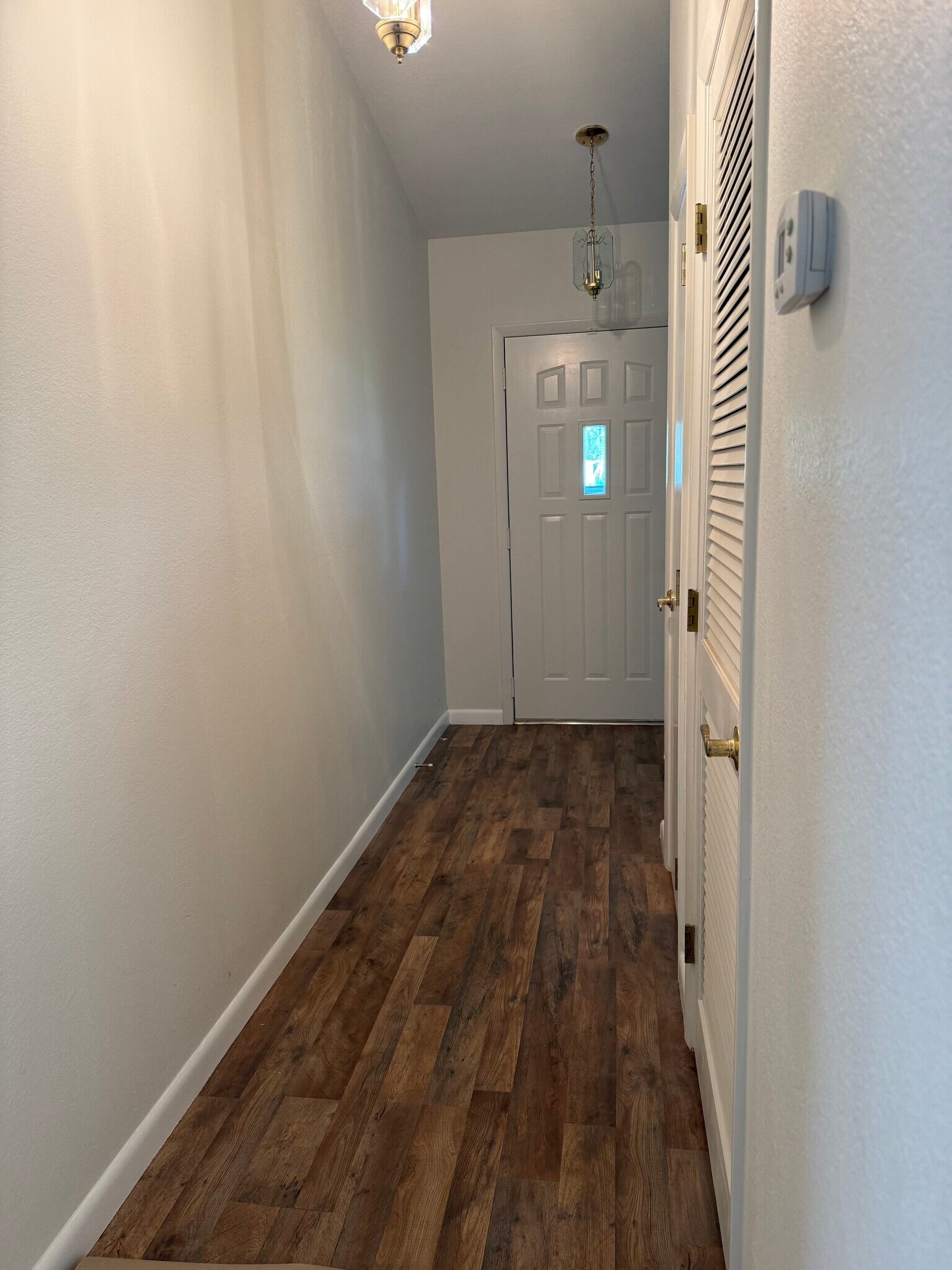 Building Photo - 2220 Jackson Heights Dr