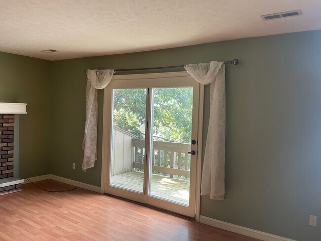 Building Photo - Townhome - 3 Bedroom/ 2.5 Bathroom - Avail...