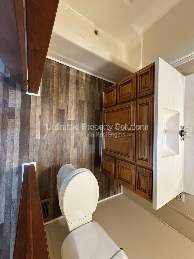 Building Photo - 9499 Wendi Dr NE