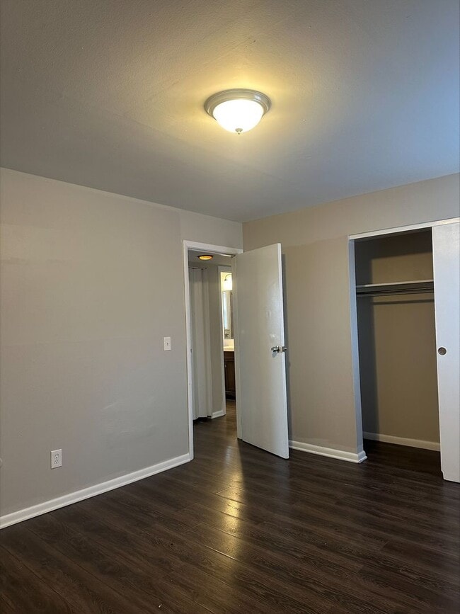 Building Photo - 2 Bed 1 Bath Apartment in Columbus!
