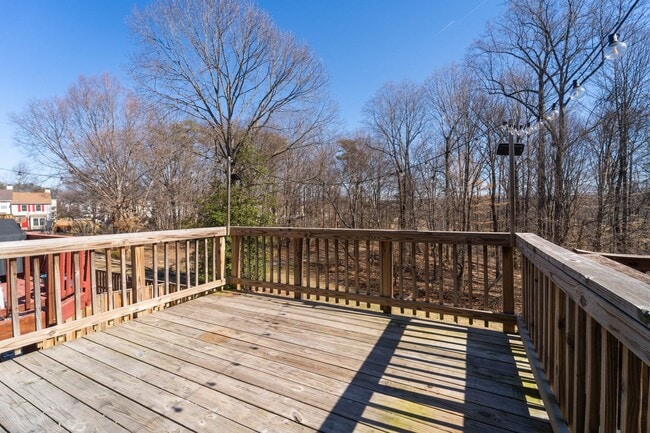 Building Photo - Great 3 BD 3.5 BA Townhome in a great location!