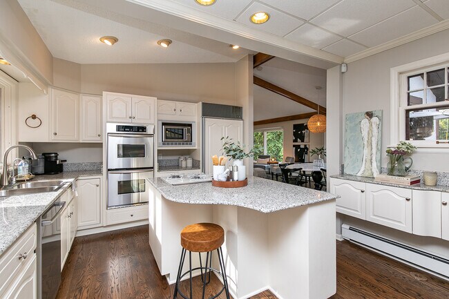 Kitchen - 5505 Waterbury Rd