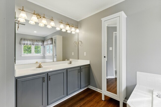 Building Photo - 2513 Holly Springs Ct