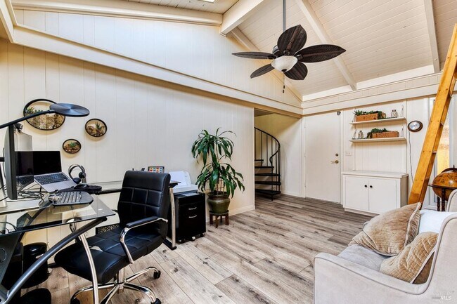 Building Photo - 10 Capri Ct