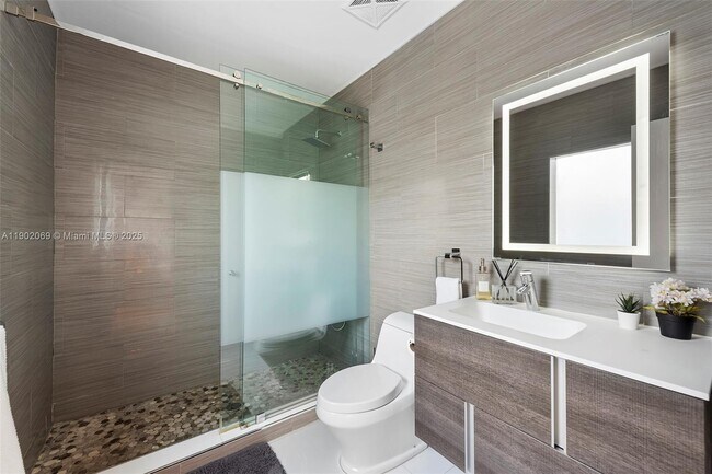 Building Photo - 970 S Shore Dr