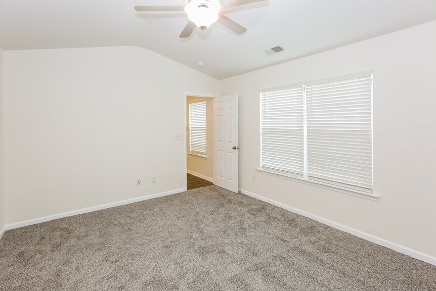 Building Photo - 4714 Adamshire Ave