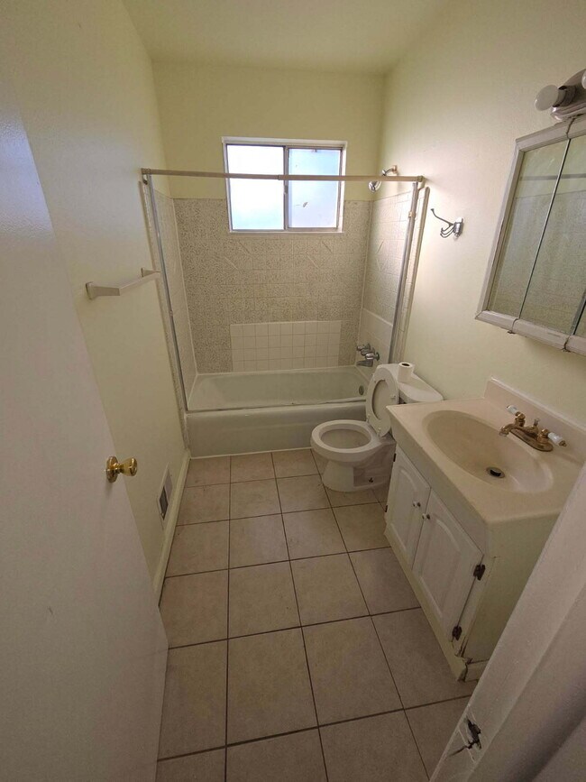 Building Photo - Aurora - 2 Bedroom, 2 Bathroom Duplex (13NE)