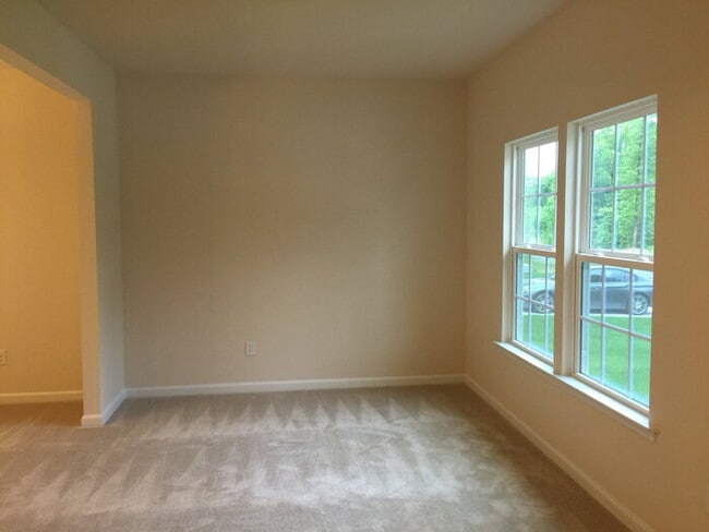 Building Photo - Spacious 4-Bedroom Richmond Retreat with 2...