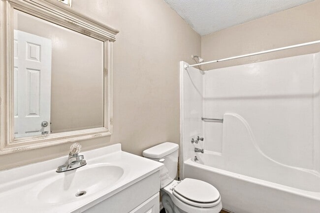 Building Photo - 46 Otsego Dr