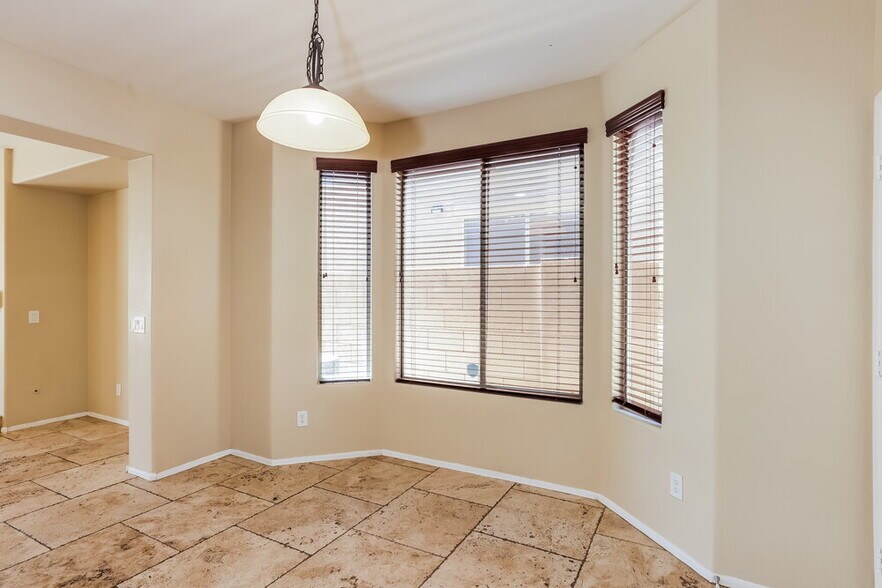 Building Photo - 7117 W Sophie Ln