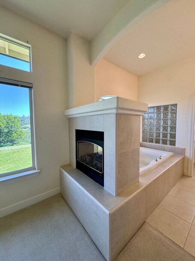 Building Photo - 6255 Peacock Way