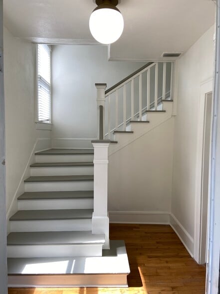 Staircase - 5519 Miller Ave