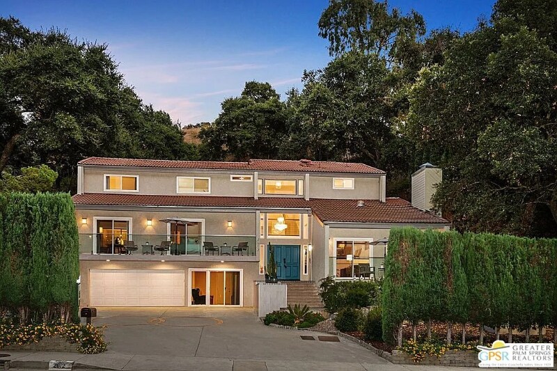 Primary Photo - 1456 1/2 E Chevy Chase Dr