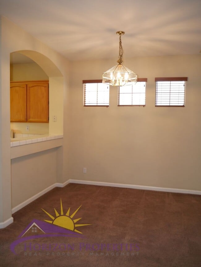 Building Photo - 3 Bed 2 Bath 1,130 sqft Single Family Home...