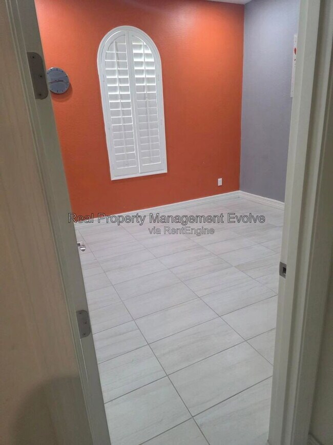 Building Photo - 2307 E Mahogany Pl