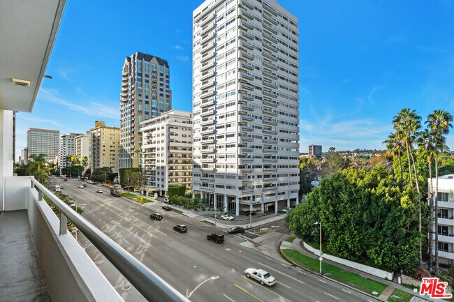 Building Photo - 10660 Wilshire Blvd