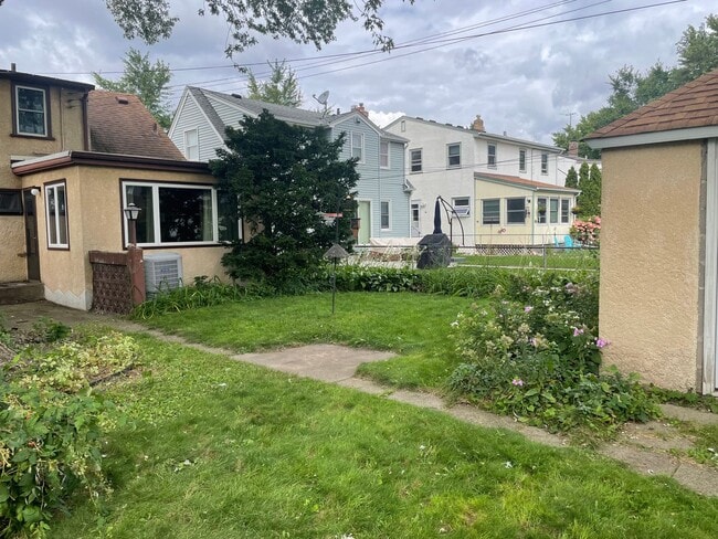 Building Photo - The Cutest 3-Bedroom Tudor - One Block Fro...