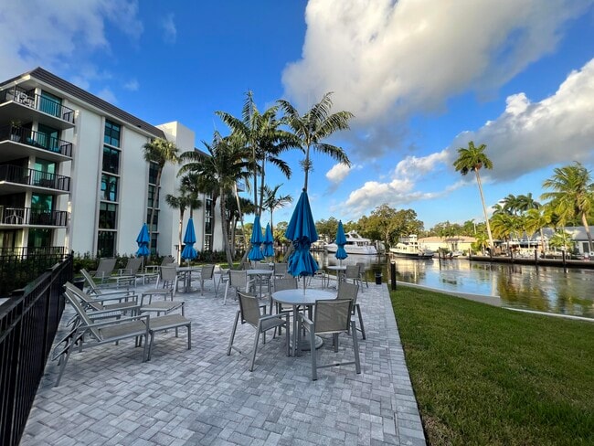 Building Photo - 1101 River Reach Dr