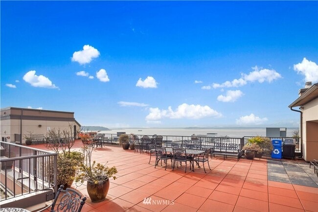 Building Photo - Classic 1bedroom Condo with Elegant Amenit...