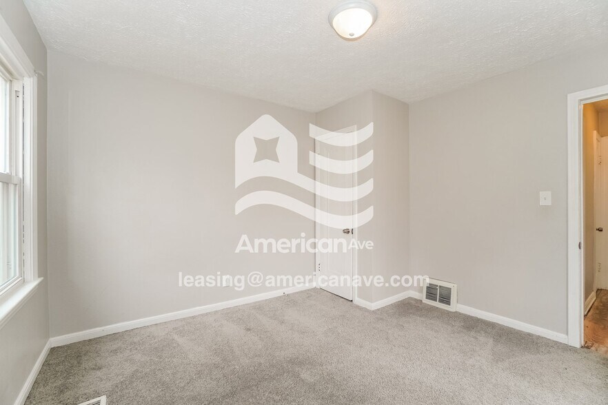 Building Photo - 810 Broer Ave