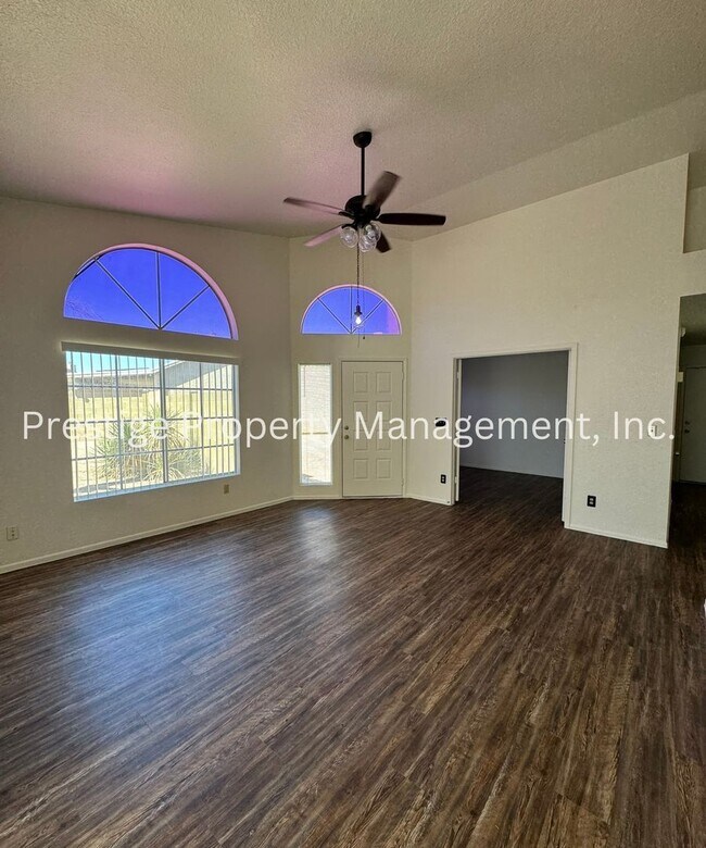 Building Photo - Very Cute South West Side 3/2!! Call Now!