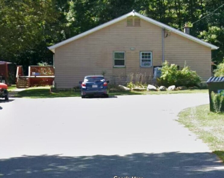 Building Photo - 414 Front St