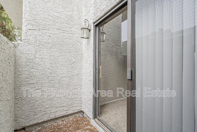 Building Photo - 850 S River Dr